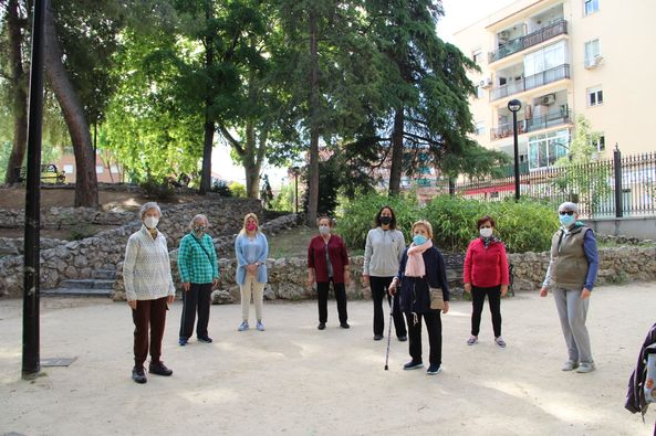 Clase de los talleres para Personas Mayores de Taichí y Gimnasia