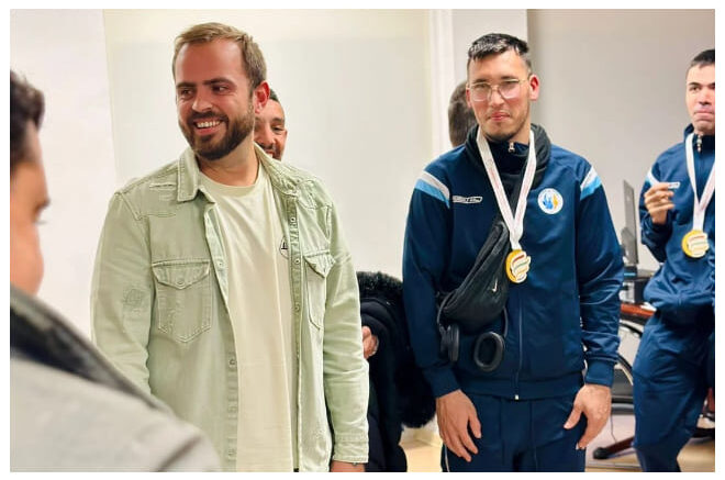 El alcalde Alberto Escribano en la recepción del Diversidad Futsal